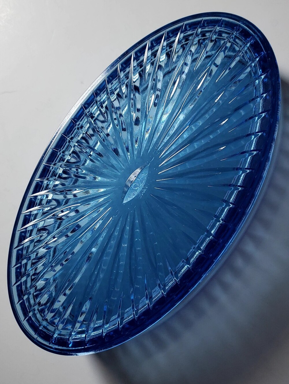 7 1/4" x 4" Oval Exquisitely Detailed Blue Glass Trinket Box With Lid 2011 - Picture 12 of 15